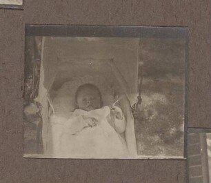 Christoph Zimmer als Baby im Kinderwagen