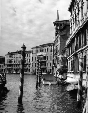 Venedig. Canal Grande mit der Ca' Foscari und dem Palazzo Giustinian