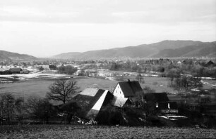 Kirchzarten: Oberes Dreisamtal, Blick auf Kirchzarten, mit Schneeresten