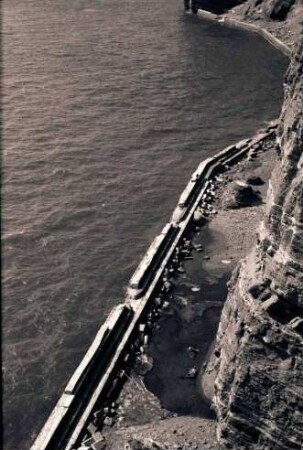 Helgoland: Schutzmauer an den Klippen