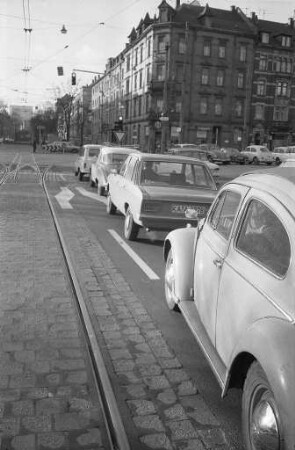 Umleitung des innerstädtischen Verkehrs und Installierung einer Ampelanlage zur Verkehrssicherung an der Kreuzung Mathystraße/Karlstraße aufgrund der Bauarbeiten am Karlstor