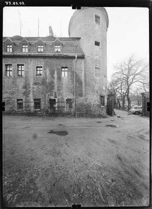 Schloss Annaburg, Vorschloß