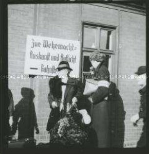 Ankunft von Umsiedlern aus dem Baltikum in Stettin