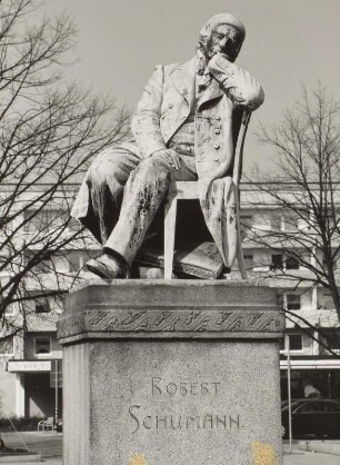 Denkmal für Robert Schumann : Denkmal für Robert Schumann. Bronze (1901; J. Hartmann). Zwickau, Hauptmarkt