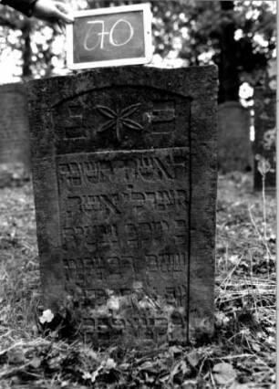 Grabstein 70 [Nir S. 70 Nr. 7.13]