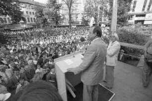 Wahlkampfveranstaltung der FDP Karlsruhe mit dem FDP-Bundesvorsitzenden Hans-Dietrich Genscher zur Bundestagswahl 1980 auf dem Ludwigsplatz