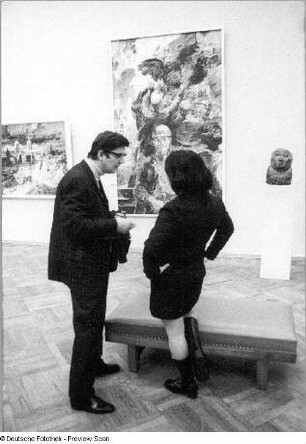 Dresden-Altstadt. Galerie. Seitenkabinett mit Besuchern