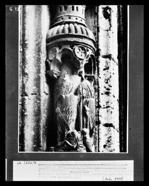 Portalanlage (Nordportal) — Vorhalle des nordöstlichen Portals — Skulpturengruppe Relief