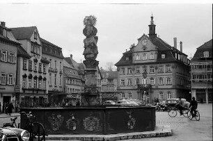 Schwäbisch Gmünd: Brunnen am Marktplatz und Rathaus