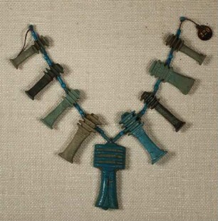 Kette mit neun Djed-Amuletten