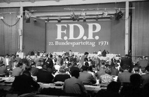 Freiburg: Stadthalle; FDP 22. Bundesparteitag, Totale der Stadthalle, innen