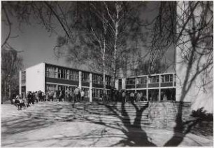 Evangelische Schule, Berlin-Frohnau: Blick von der Hofseite auf den rechten Klassenflügel