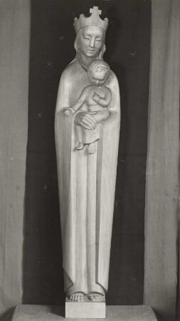 Madonna : Madonna. Holz, geschnitzt (um 1930). Güstrow, Katholische Kirche Sankt Mariae Himmelfahrt