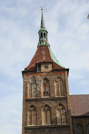 Backsteingotik : Turm der Sankt Marienkirche. Aufgenommen im Mai 2008. Foto Uwe Gerig