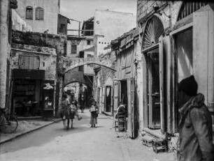 Tel Aviv-Jaffa : Blick durch eine Gasse in Jaffa, links und rechts Geschäfte