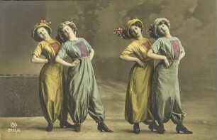 [Vier Damen in Kostümen]