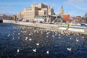 Stockholm - Opernhaus im Winter : Opernhaus und Jakobs Kyrka im Zentrum von Stockholm, aufgenommen 2006