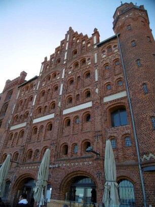 Stralsund: Speicherbauten im Hafen