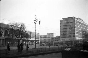 Berlin: Steinplatz mit Berliner Bank und Hochschule für Musik