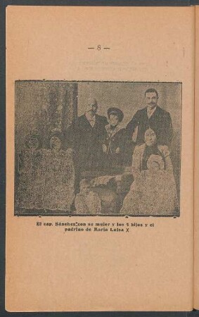 [Fotografía de] El cap. Sánchez con su mujer y los 5 hijos y el padriño de María Luisa X