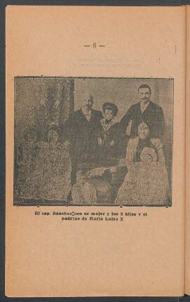 [Fotografía de] El cap. Sánchez con su mujer y los 5 hijos y el padriño de María Luisa X