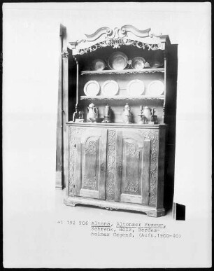 Schrank aus der Bordesholmer Gegend