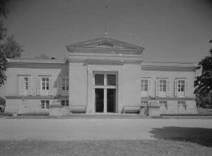 Potsdam. Sanssouci, Schloß Charlottenhof, Eingangsfront