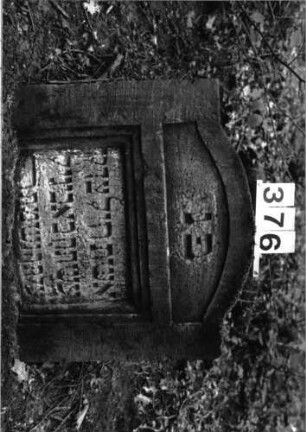 Grabstein 376 (Index: 99897953) Maße HxBxT: 56x64x11 cm: Grabstein 376 (Nachholaufnahme)