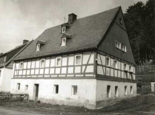 Steinbach. Wohnhaus, Talstraße 57. Straßenansicht