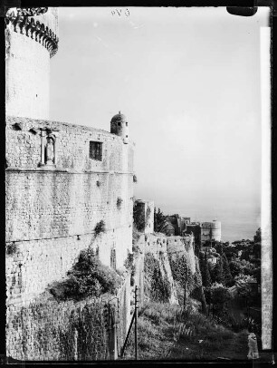 Dubrovnik, Mincetaturm und westliche Stadtmauer