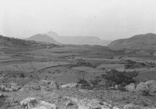 Kulturlandschaft bei Adi Quitat : Blick in eine bergige Landschaft