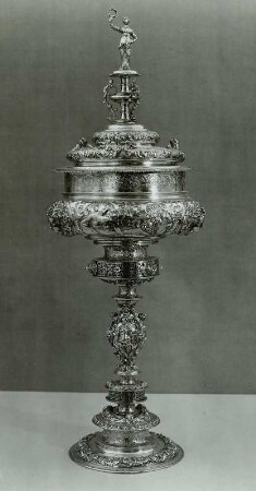 Hoher Deckelpokal