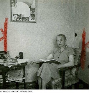 Anna Seghers : Seghers, Anna (1900-1983; Schriftstellerin). Portraitserie von Fritz Eschen nach ihrer Rückkehr nach Berlin