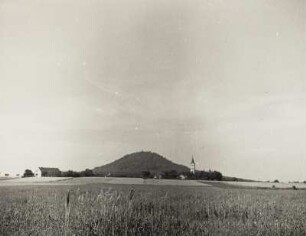 Kunnerwitz, Teilansicht des Ortes mit Landeskrone von Südsüdwest