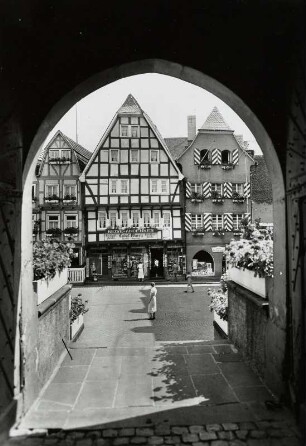 Linz am Rhein, Burgplatz : Linz am Rhein. Burgplatz. Südseite vom Burgeingang