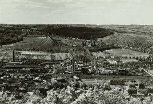 Freital-Zauckerode. Blick vom Windberg auf Paul-Berndt-Schacht und Ziegelei