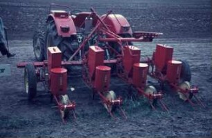 Fotografie: Sätechnik, Einzelkornsaat, Mais, Einzelkornsämaschine, Unterfußdüngung