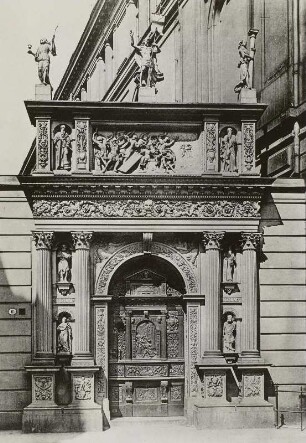 Portal der ehem. Schloßkapelle
