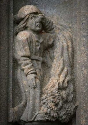Frankreich. Bretagne. Finistere. Pencran. Enclos Paroissial. Umfriedeter Pfarrhof. Vorhalle 1553. Steinfigur
