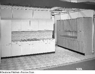 Ausstellungskoje mit zwei Anbauküchen (1982)