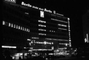 Berlin: Lichtreklamen am Schimmelpfeng-Haus