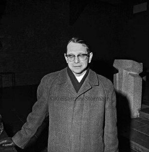 Katholische Kirchengemeinde St. Vicelin: Pfarrer Mathias Heilker: aus Anlass seines 25-jährigen Priesterjubiläums am 20. Dezember 1977