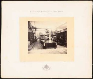 Weltausstellung 1867, Paris Pavillon: Innenaufnahme Ausstellungsstand mit Porzellan und Möbeln