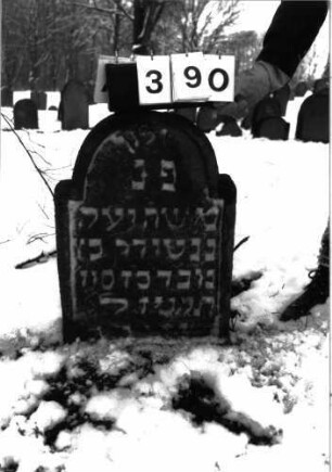 Grabstein 390