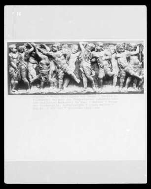 Reliefs der Sängerkanzel (ehemals über der südlichen Sakristei im Dom) — Fries der Vorderseite: Puttenreigen