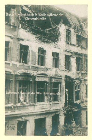 Novemberrevolution: "Große Straßenkämpfe in Berlin während des Generalstreiks. Zerstörtes Haus in der alten Schützenstraße."