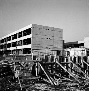 Dietrich Buxtehude-Schule: Grabauer Straße: Baustelle: Außenansicht