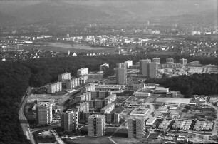 Freiburg: Landwasser, von Westen, Ausschnitt mit Einkaufscenter