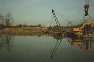 Einschwimmen eines Dükers am Mittellandkanal