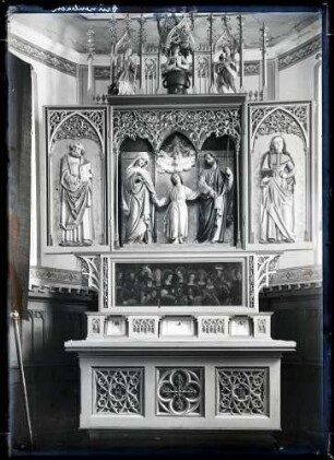 Kapelle; Flügelaltar offen